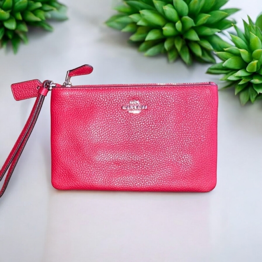 Coach NWOT! Red Pebbled Leather Wristlet Retails $129